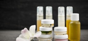 Kosmetik-Produkte-Elena-Elisseeva-Shutterstock.com_