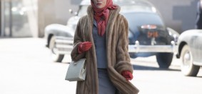 carol-2015-004-cate-blanchett-headscarf-street