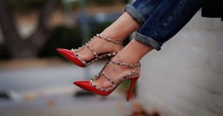 HallieDaily-Casual-Weekend-Wear-in-Valentino-Shoes_2