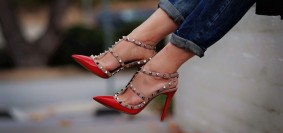 HallieDaily-Casual-Weekend-Wear-in-Valentino-Shoes_2