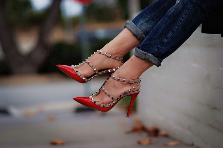 HallieDaily-Casual-Weekend-Wear-in-Valentino-Shoes_2